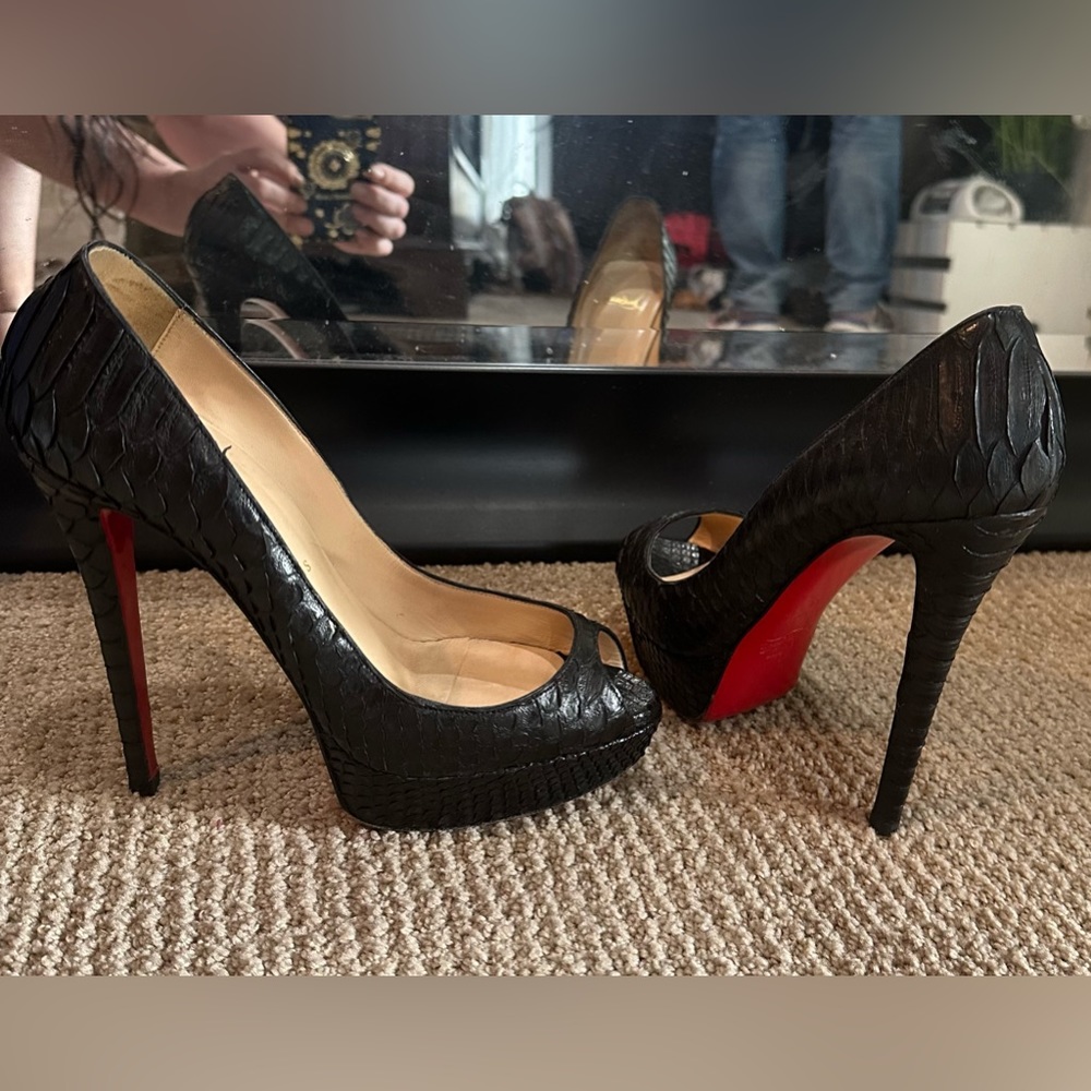Authentic black snakeskin 5 inch heels. Size 39.